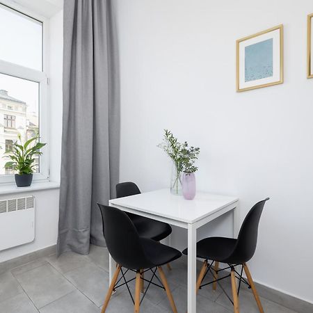 1-Bedroom Apartment - 65 Dluga Street Красков Екстериор снимка
