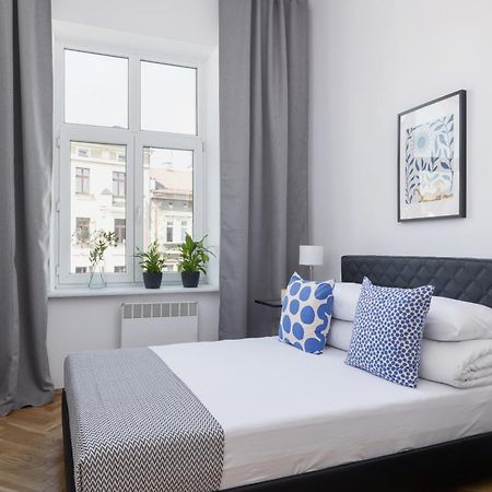 1-Bedroom Apartment - 65 Dluga Street Красков Екстериор снимка
