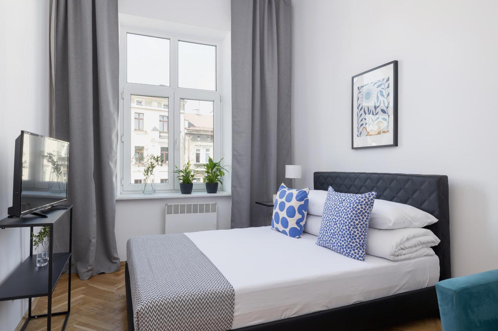 1-Bedroom Apartment - 65 Dluga Street Красков Екстериор снимка